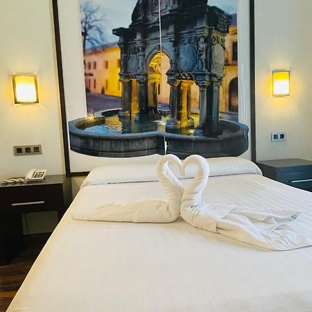 Hostal Aznaitin Baeza Buitenkant foto