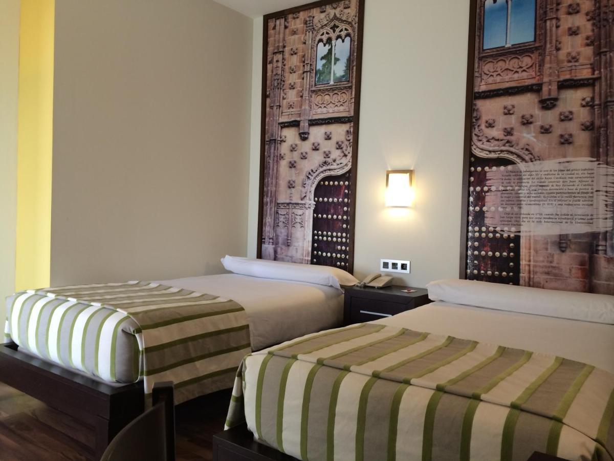 Hostal Aznaitin Baeza Buitenkant foto