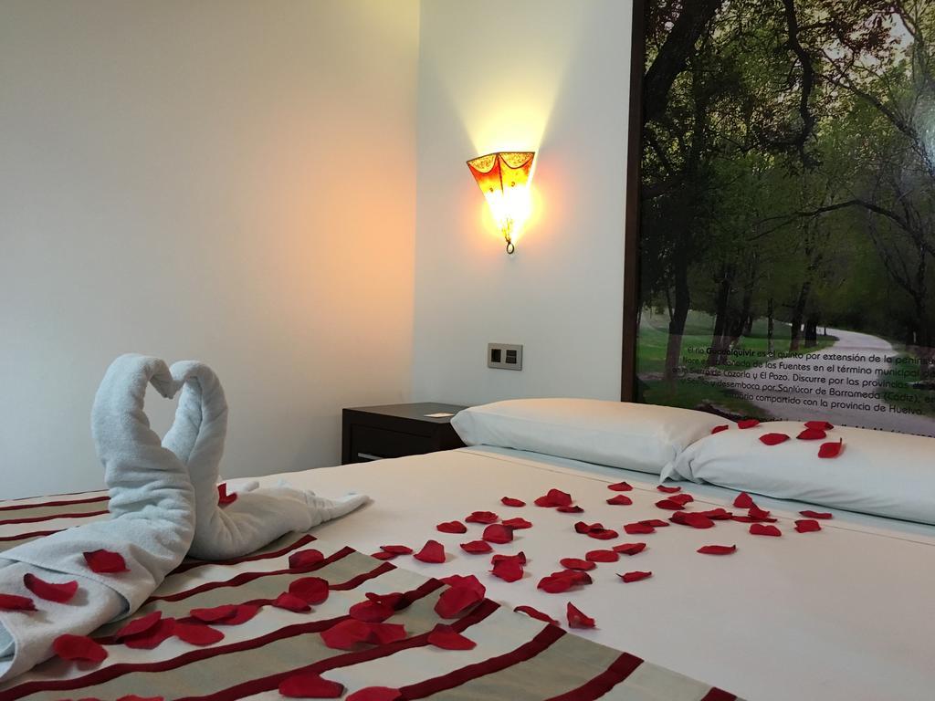 Hostal Aznaitin Baeza Buitenkant foto