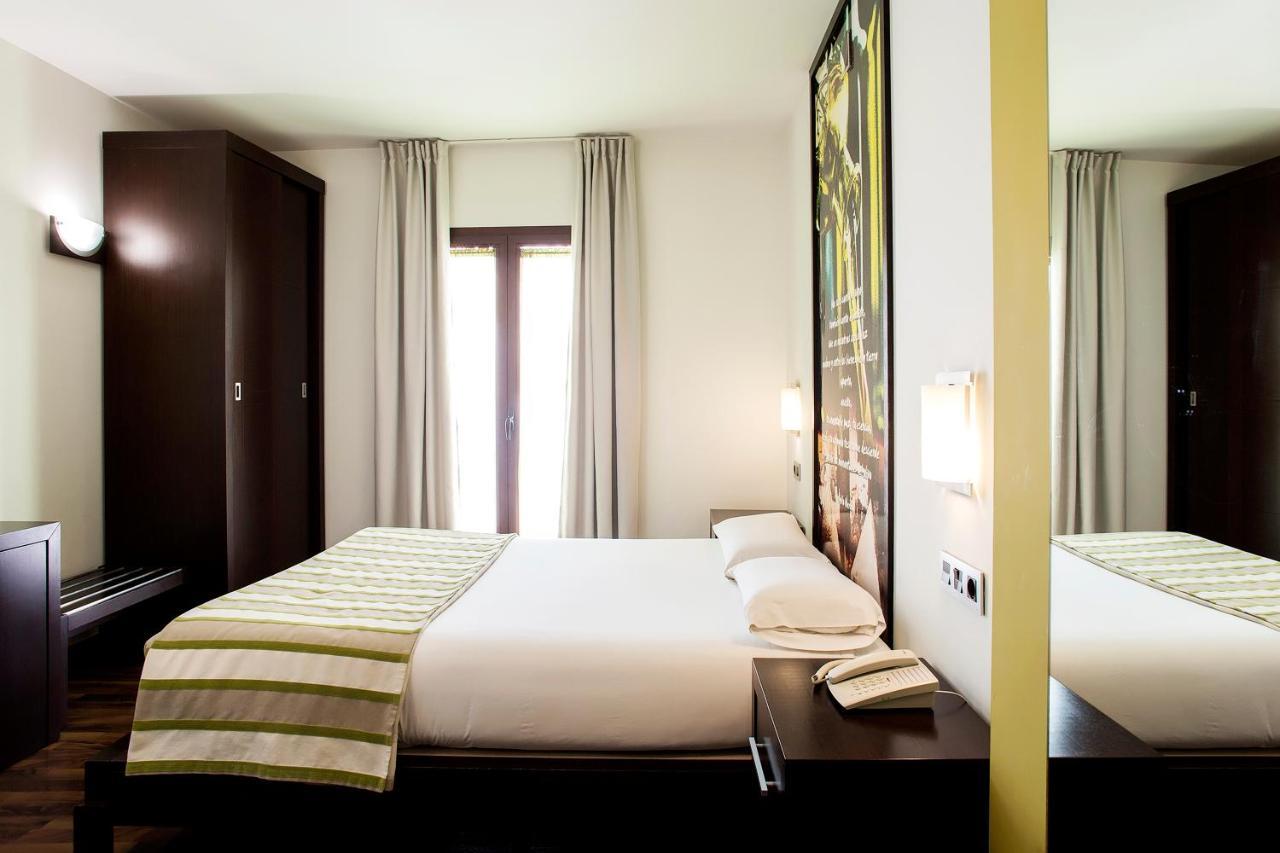Hostal Aznaitin Baeza Buitenkant foto