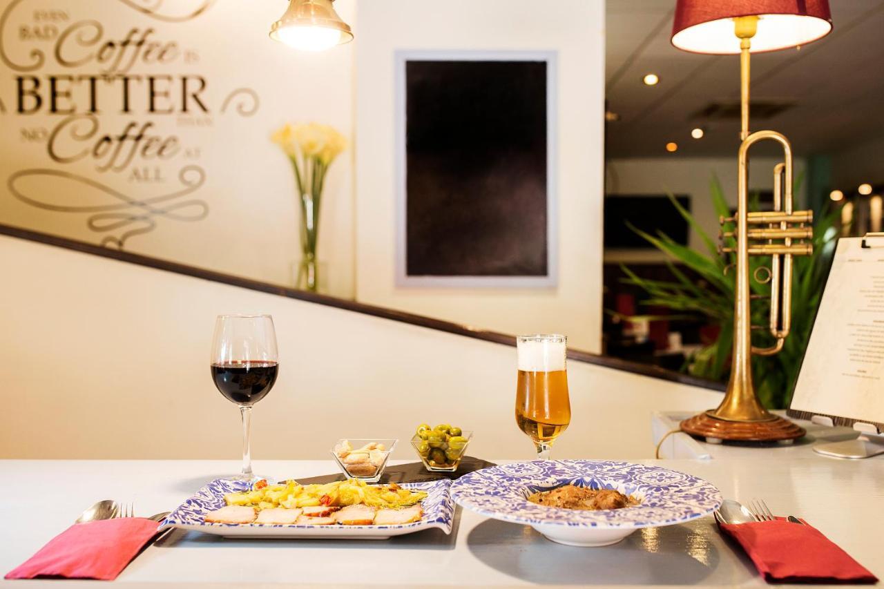 Hostal Aznaitin Baeza Buitenkant foto