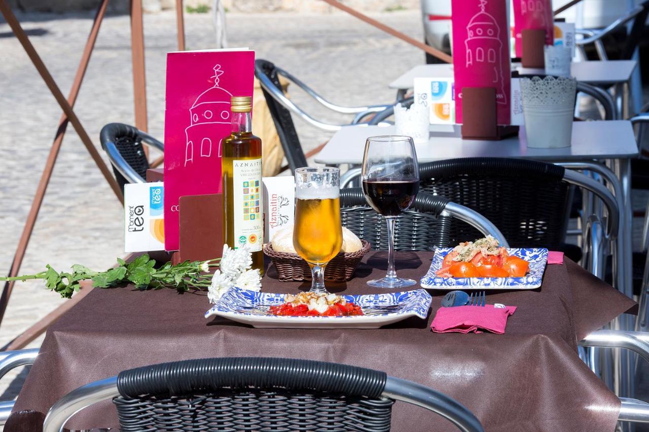 Hostal Aznaitin Baeza Buitenkant foto