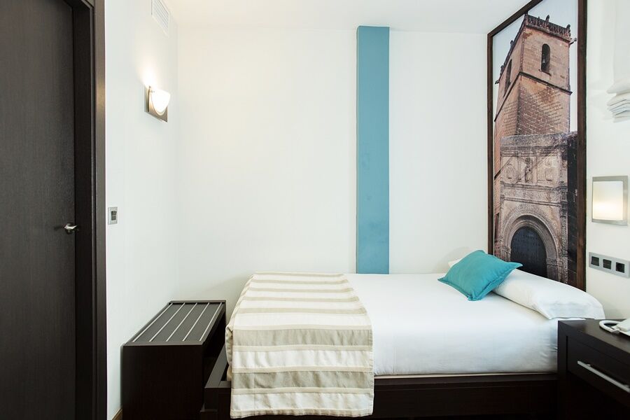 Hostal Aznaitin Baeza Buitenkant foto